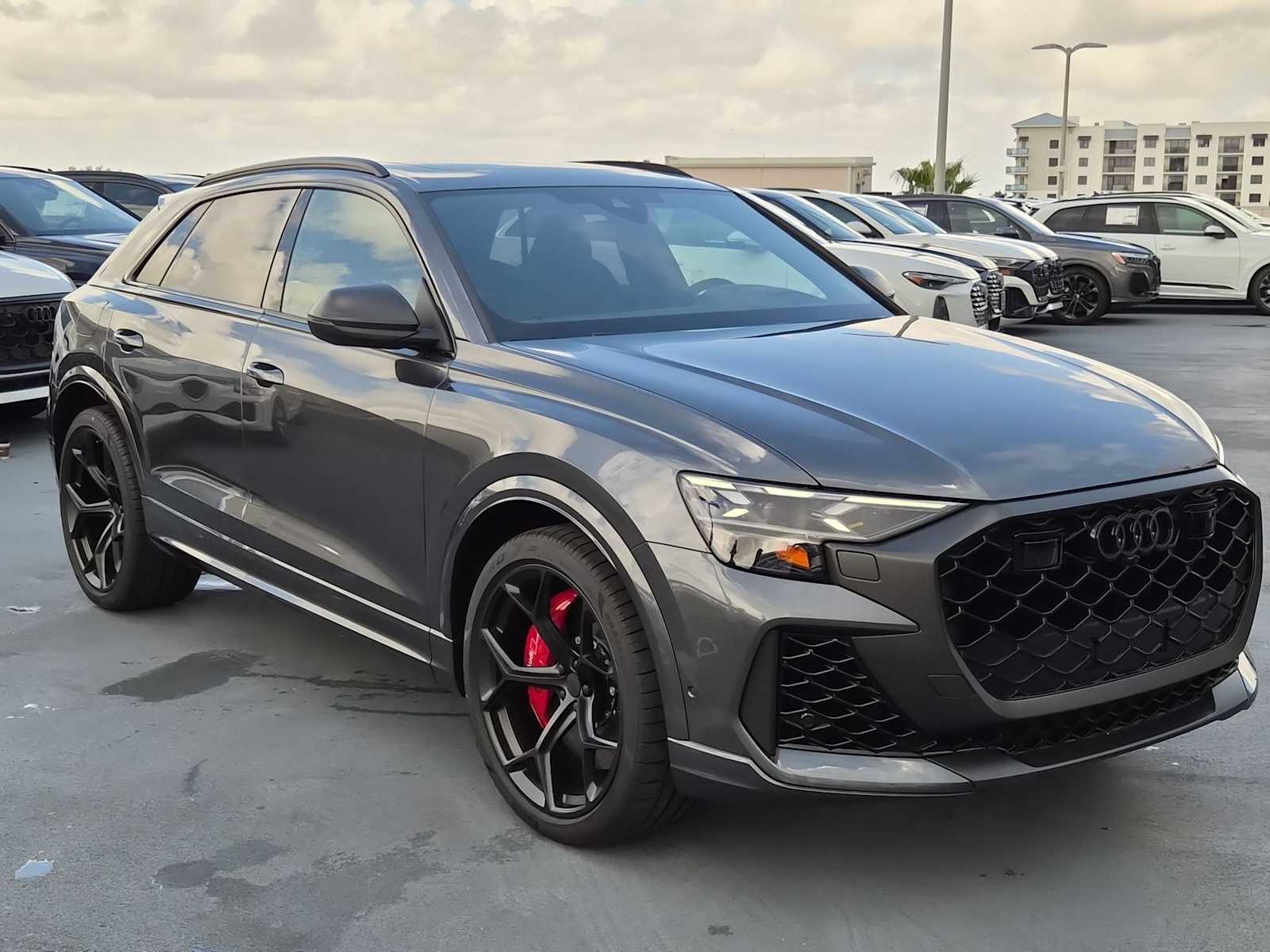 Thumbnail: 2026 Audi RS Q8 - 8