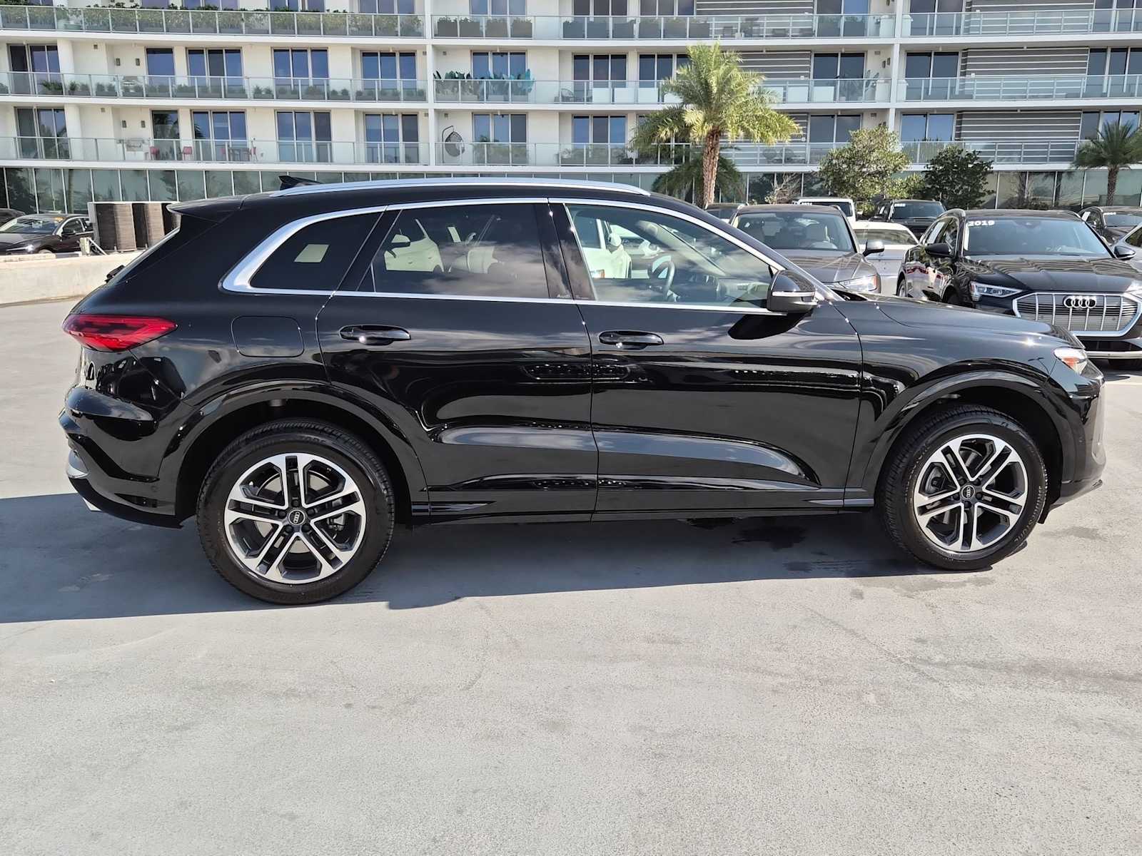 Thumbnail: 2025 Audi Q5 - 7