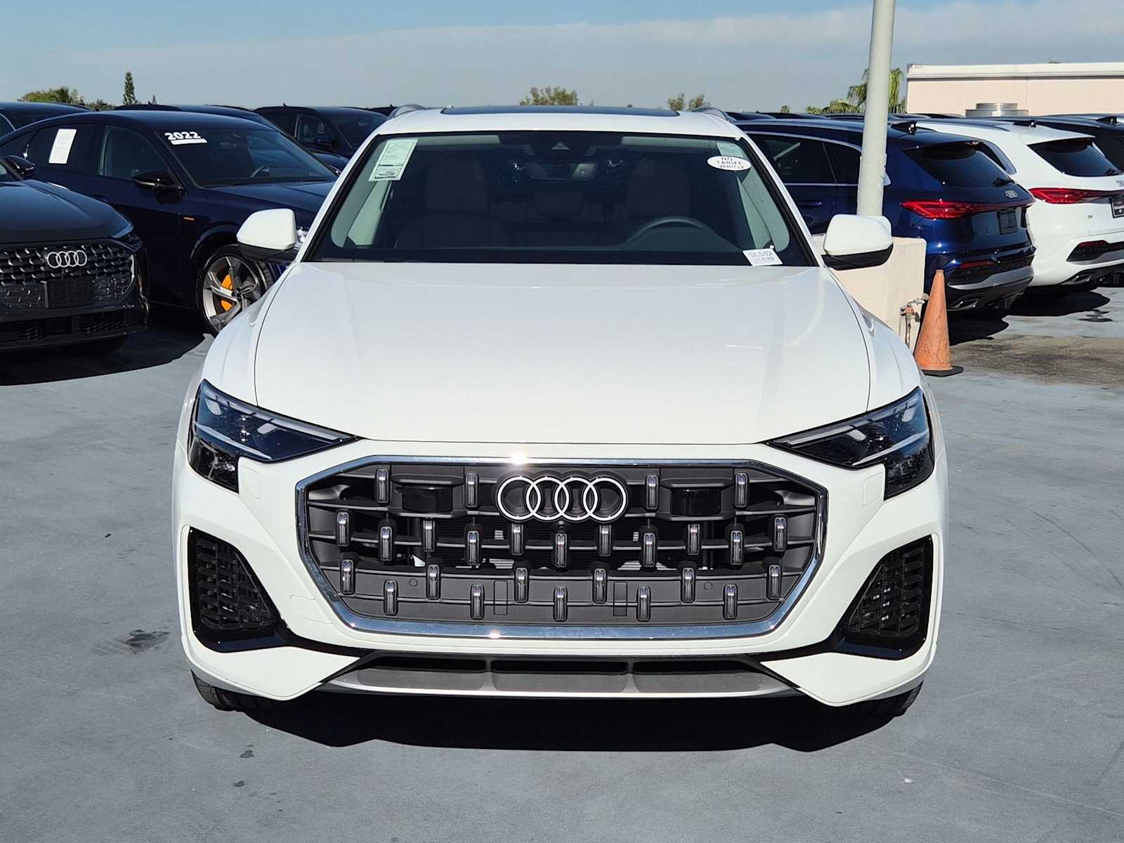 Thumbnail: 2025 Audi Q8 - 9