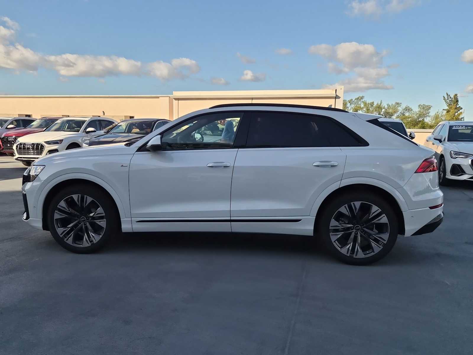 Thumbnail: 2026 Audi Q8 - 3