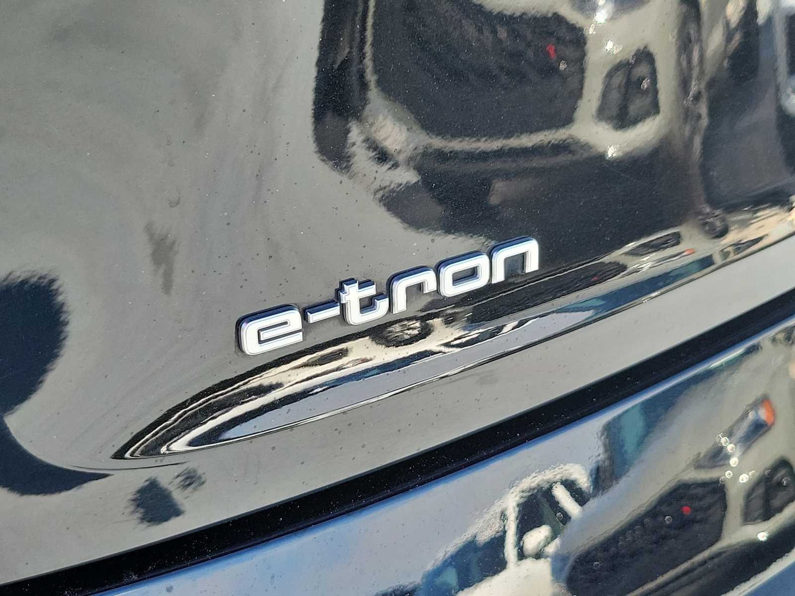 Thumbnail: 2019 Audi e-tron - 11