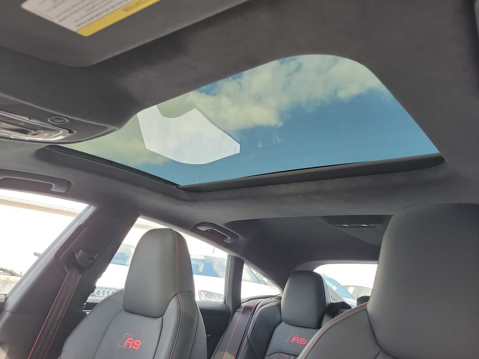 Thumbnail: 2026 Audi RS 7 - 18