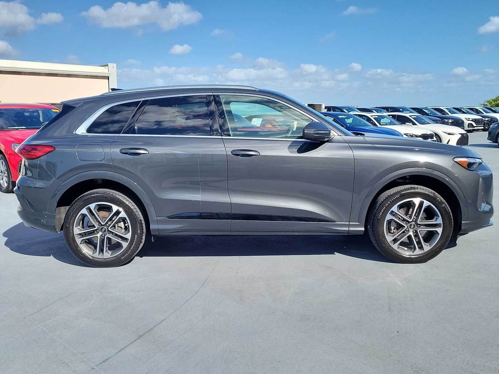 Thumbnail: 2025 Audi Q5 - 7