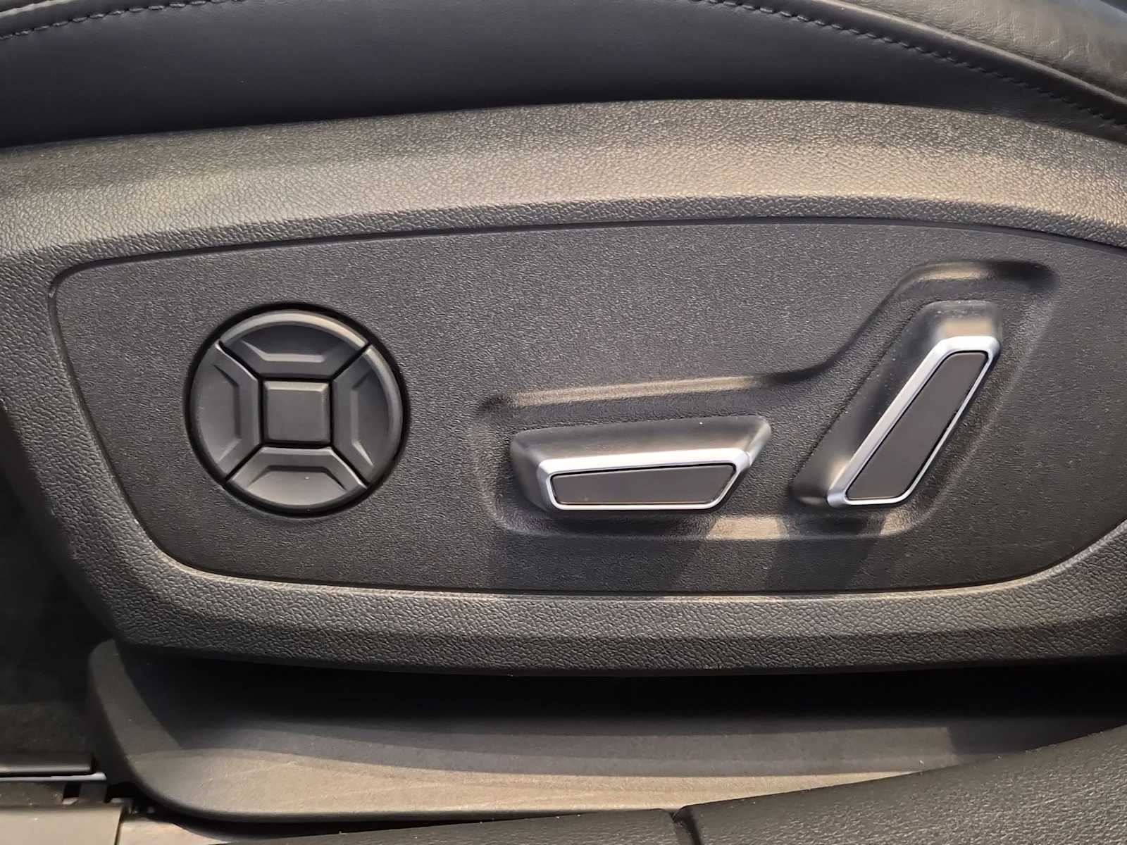 Thumbnail: 2021 Audi RS 6 - 16