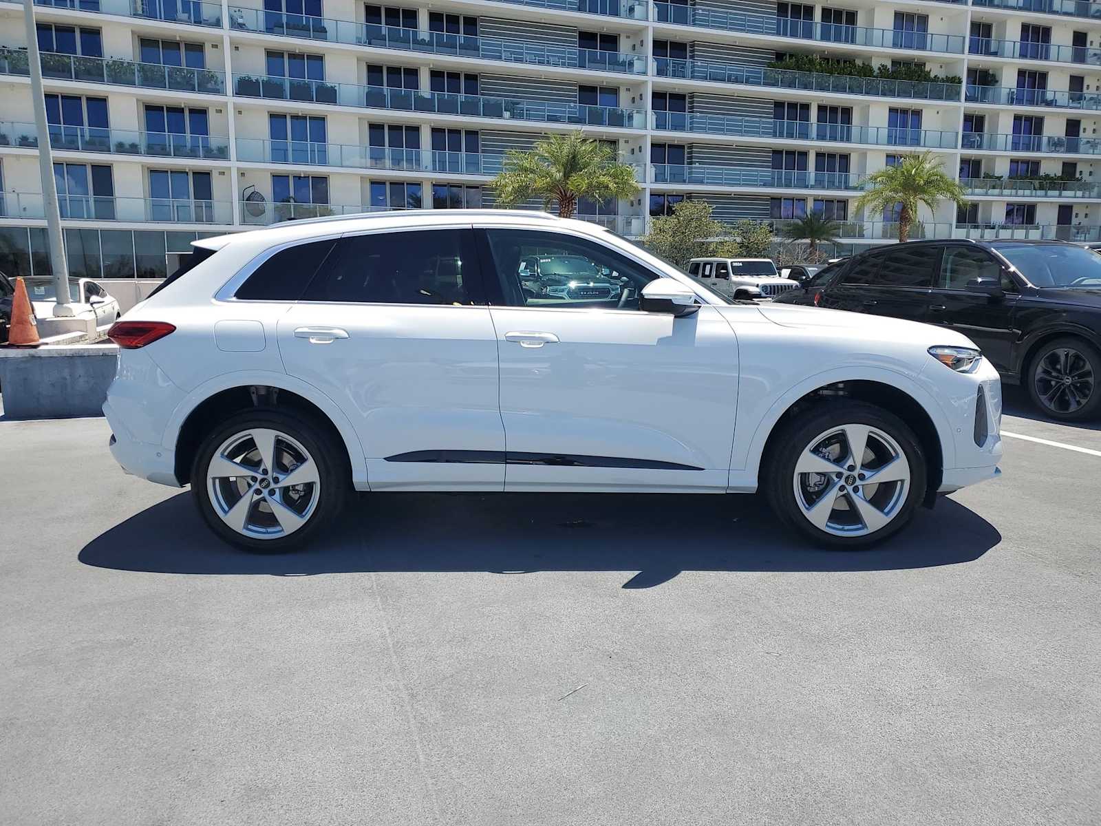 Thumbnail: 2025 Audi Q5 - 7