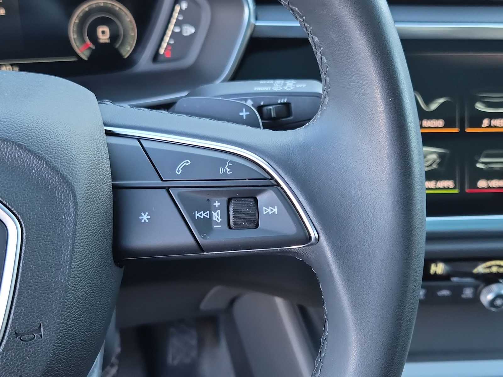 Thumbnail: 2023 Audi Q3 - 22