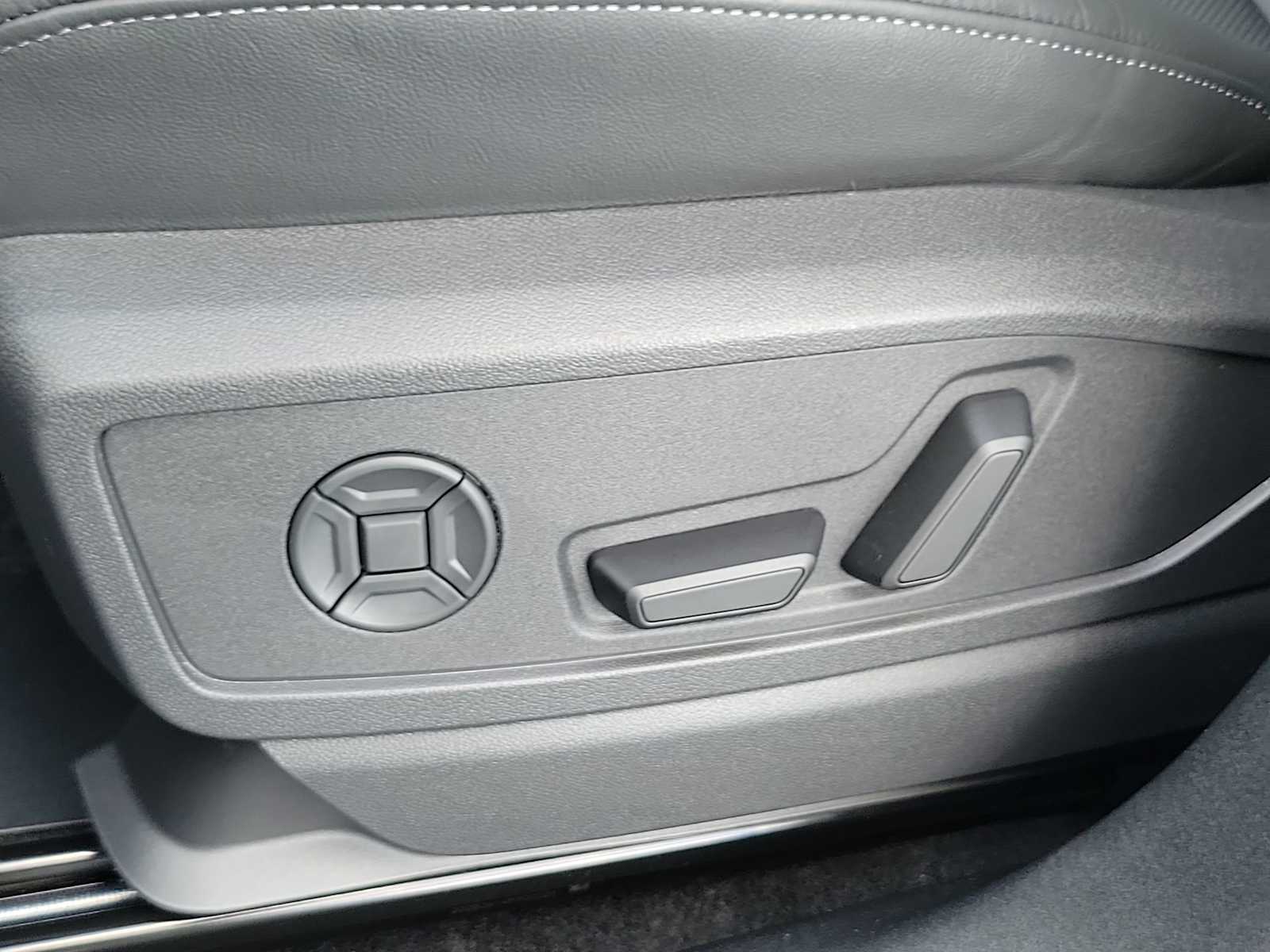 Thumbnail: 2025 Audi Q5 - 16