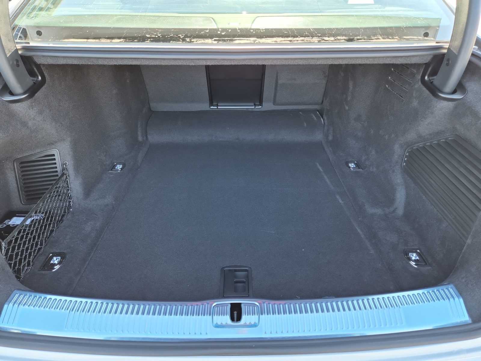 Thumbnail: 2025 Audi S8 - 26