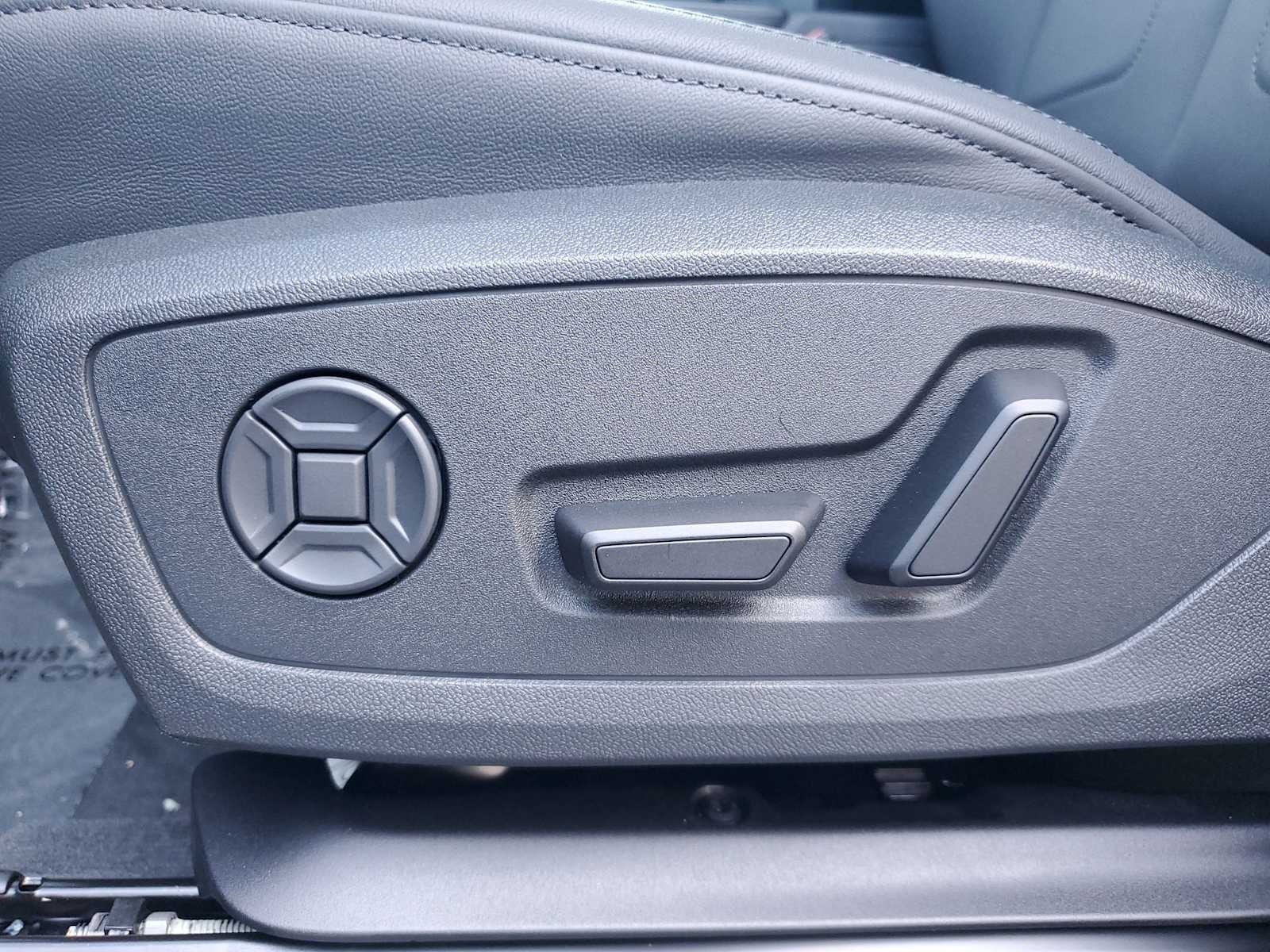 Thumbnail: 2025 Audi Q3 - 13