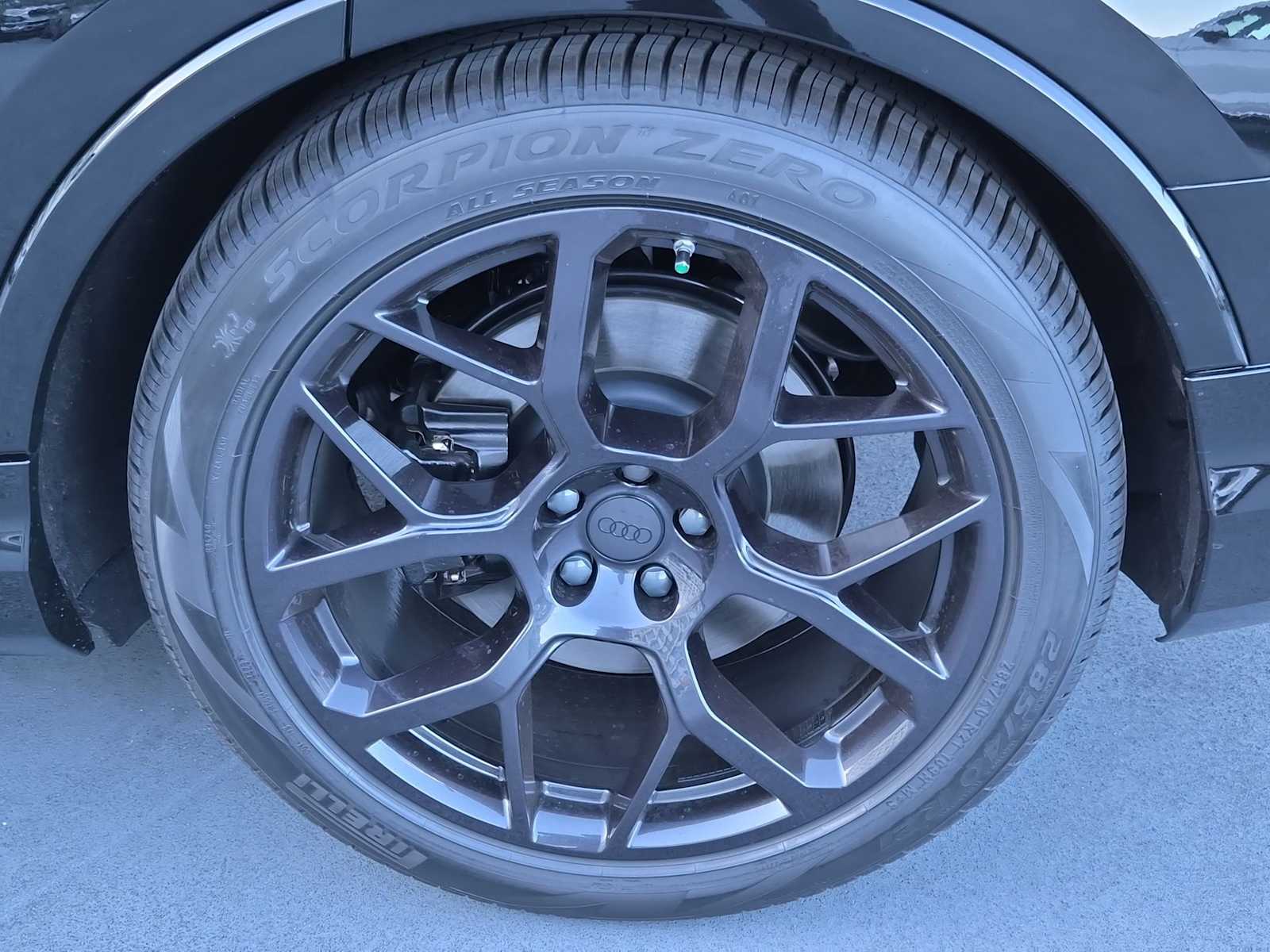 Thumbnail: 2026 Audi SQ7 - 12