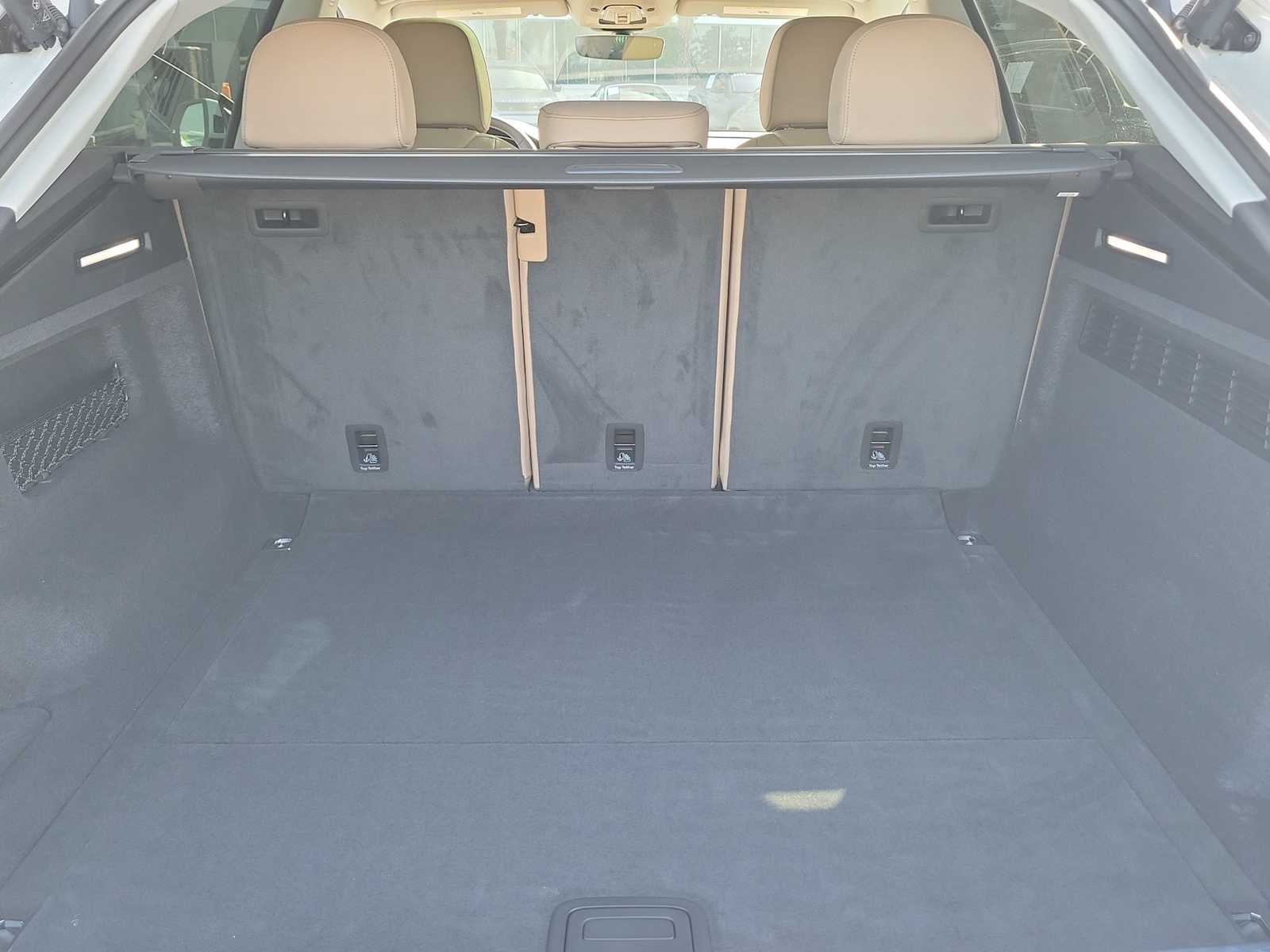 Thumbnail: 2025 Audi Q8 - 26