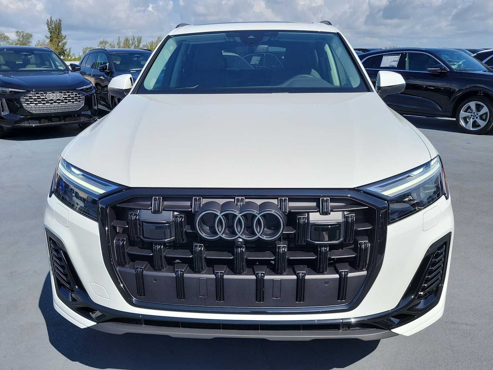 Thumbnail: 2026 Audi Q7 - 9