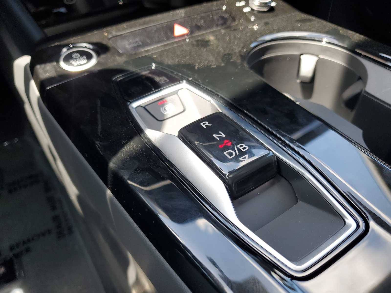 Thumbnail: 2025 Audi Q6 e-tron - 22