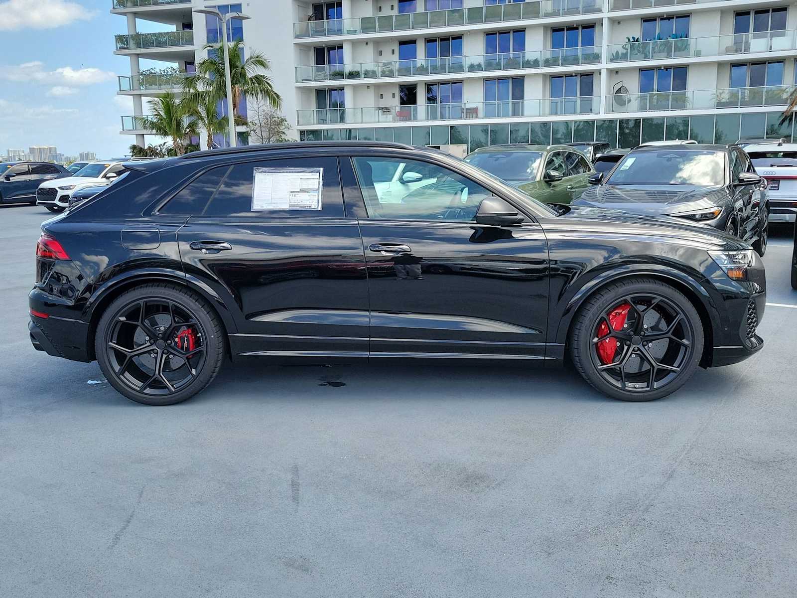 Thumbnail: 2026 Audi RS Q8 - 7