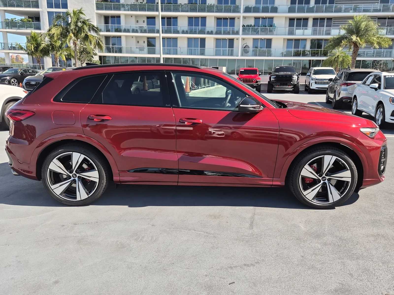 Thumbnail: 2025 Audi SQ5 - 7