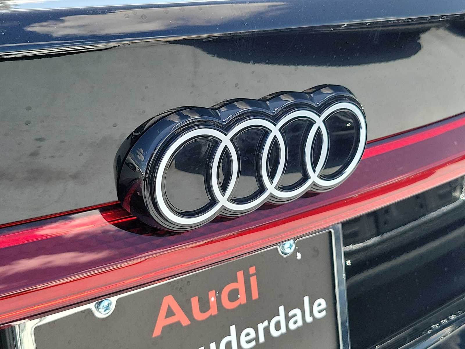Thumbnail: 2025 Audi e-tron S - 10