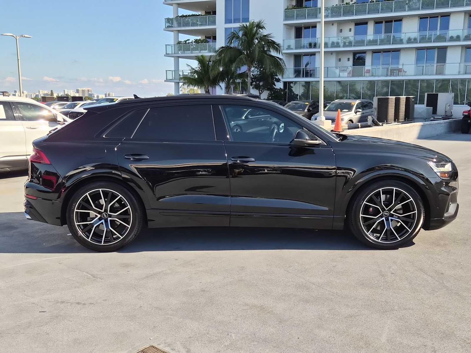 Thumbnail: 2023 Audi SQ8 - 7