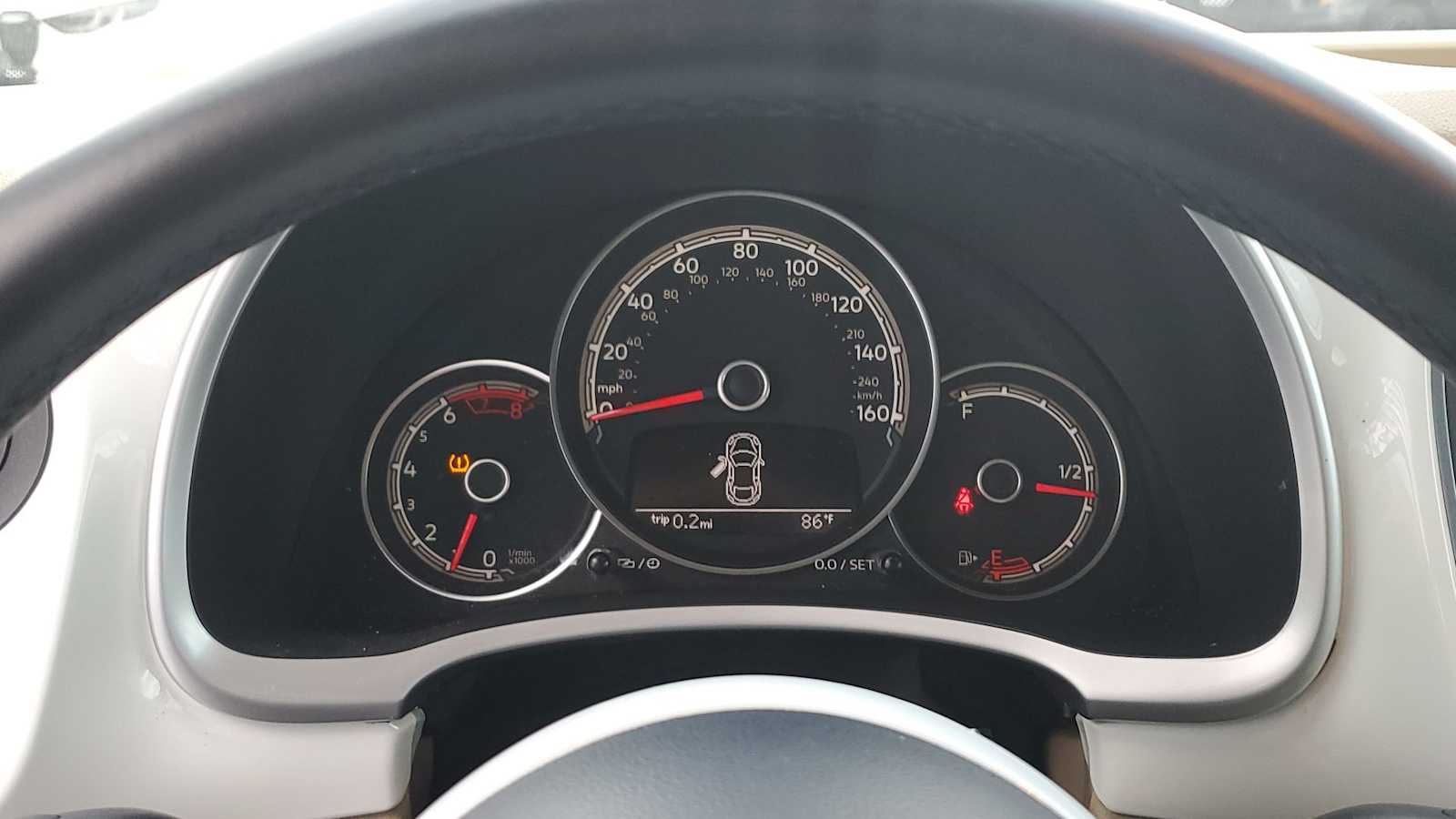 Thumbnail: 2018 Volkswagen Beetle - 31