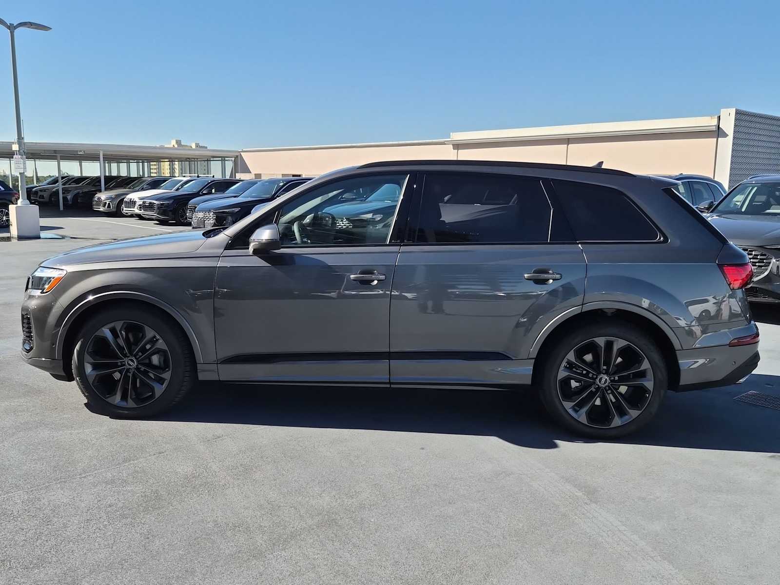 Thumbnail: 2026 Audi Q7 - 3