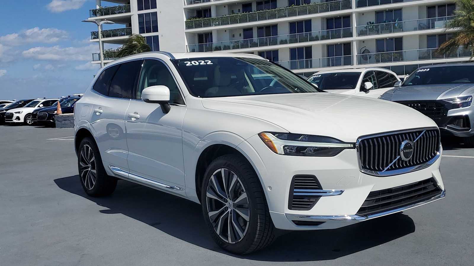 Thumbnail: 2022 Volvo XC60 - 8
