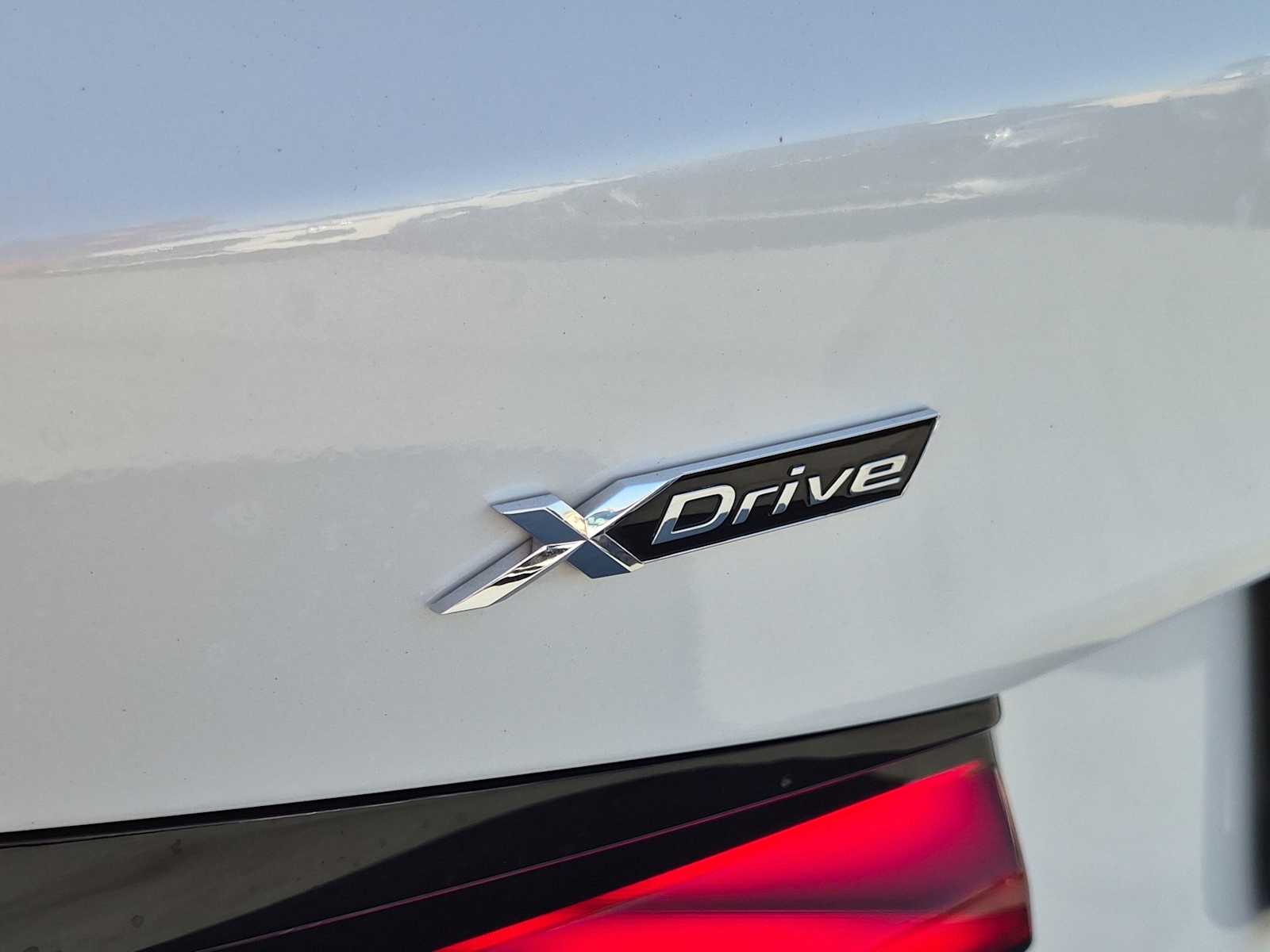 Thumbnail: 2023 BMW 5 Series - 10