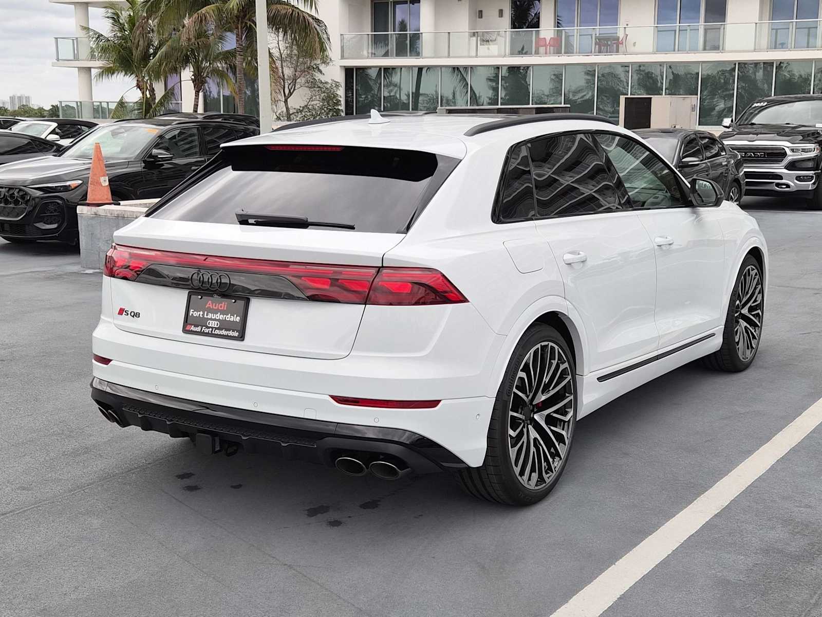 Thumbnail: 2026 Audi SQ8 - 6