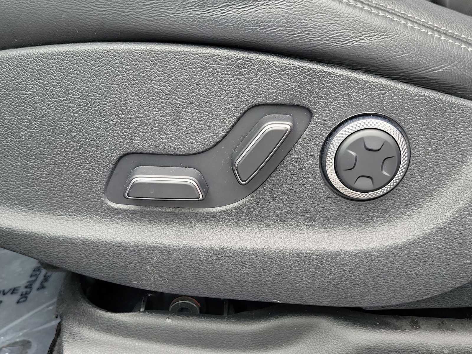 Thumbnail: 2023 Genesis GV70 - 16