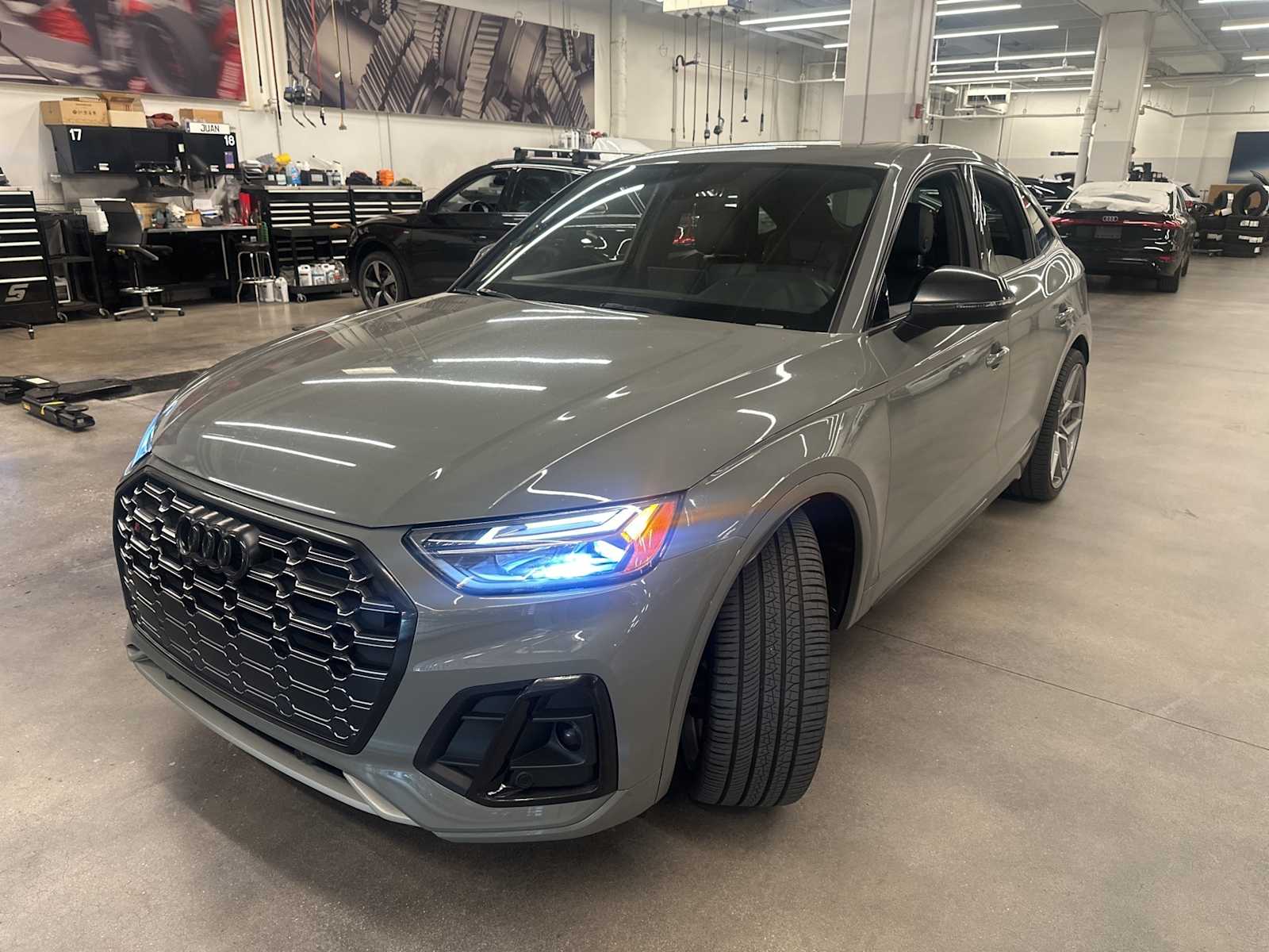 Thumbnail: 2022 Audi SQ5 - 4