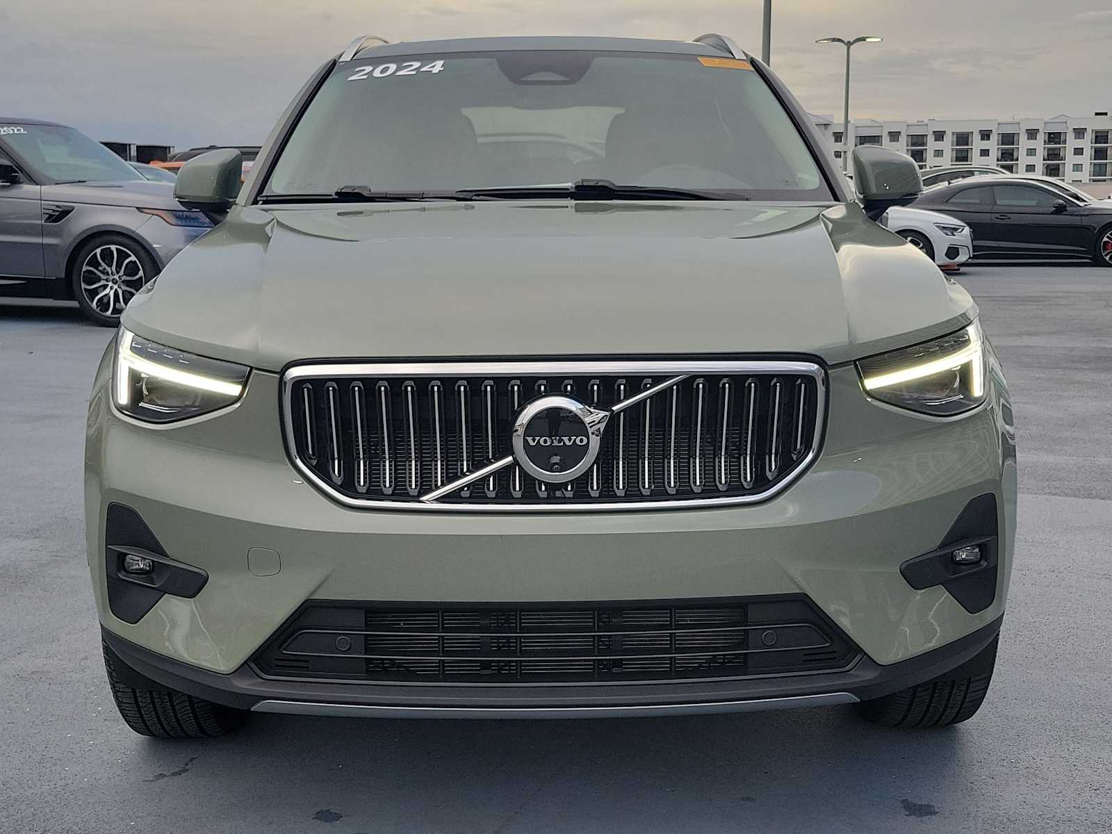 Thumbnail: 2024 Volvo XC40 - 9