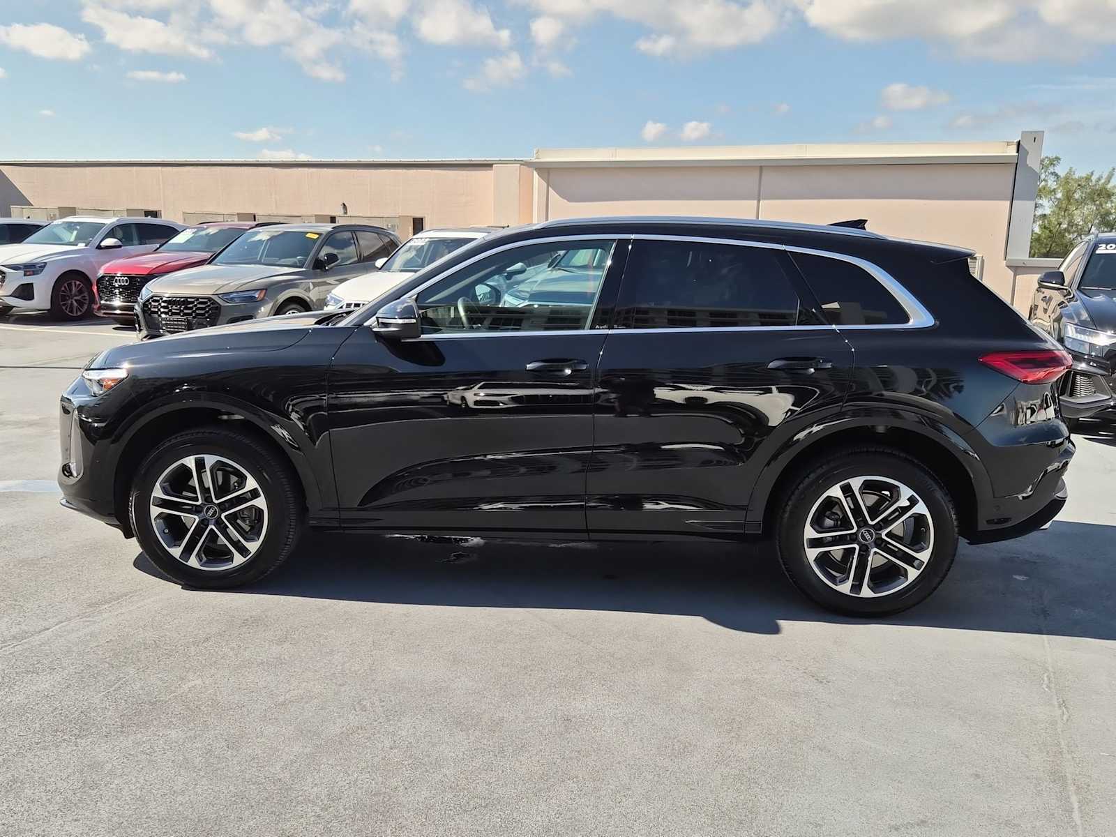 Thumbnail: 2025 Audi Q5 - 3