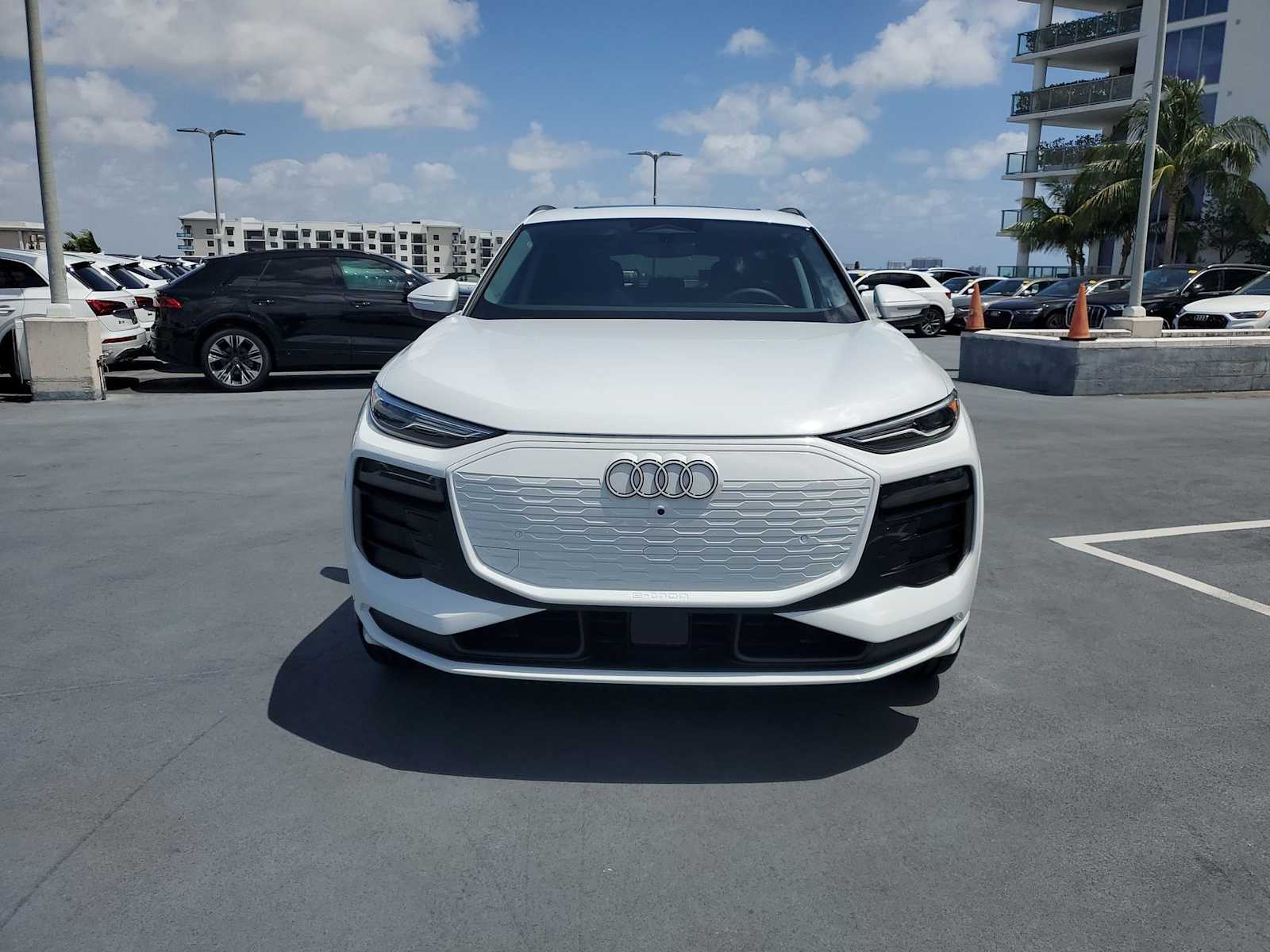 Thumbnail: 2025 Audi Q6 e-tron - 9