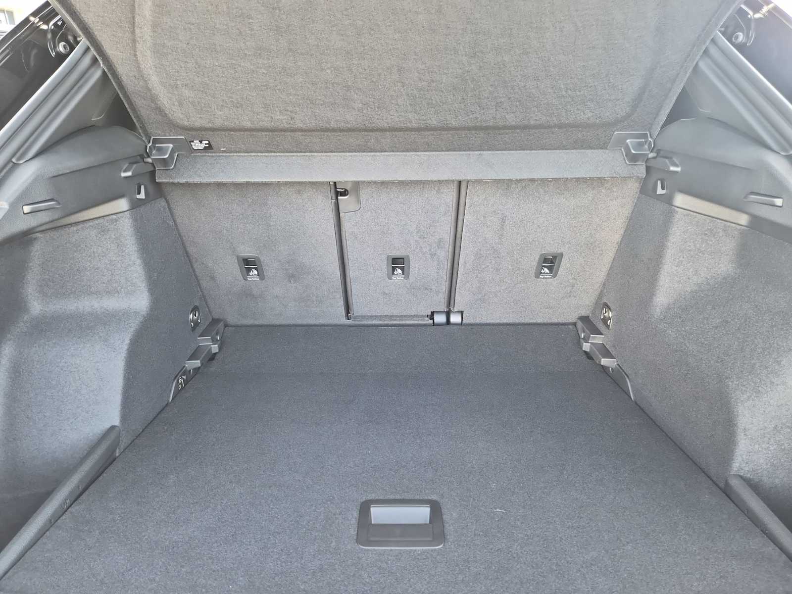 Thumbnail: 2025 Audi Q3 - 26