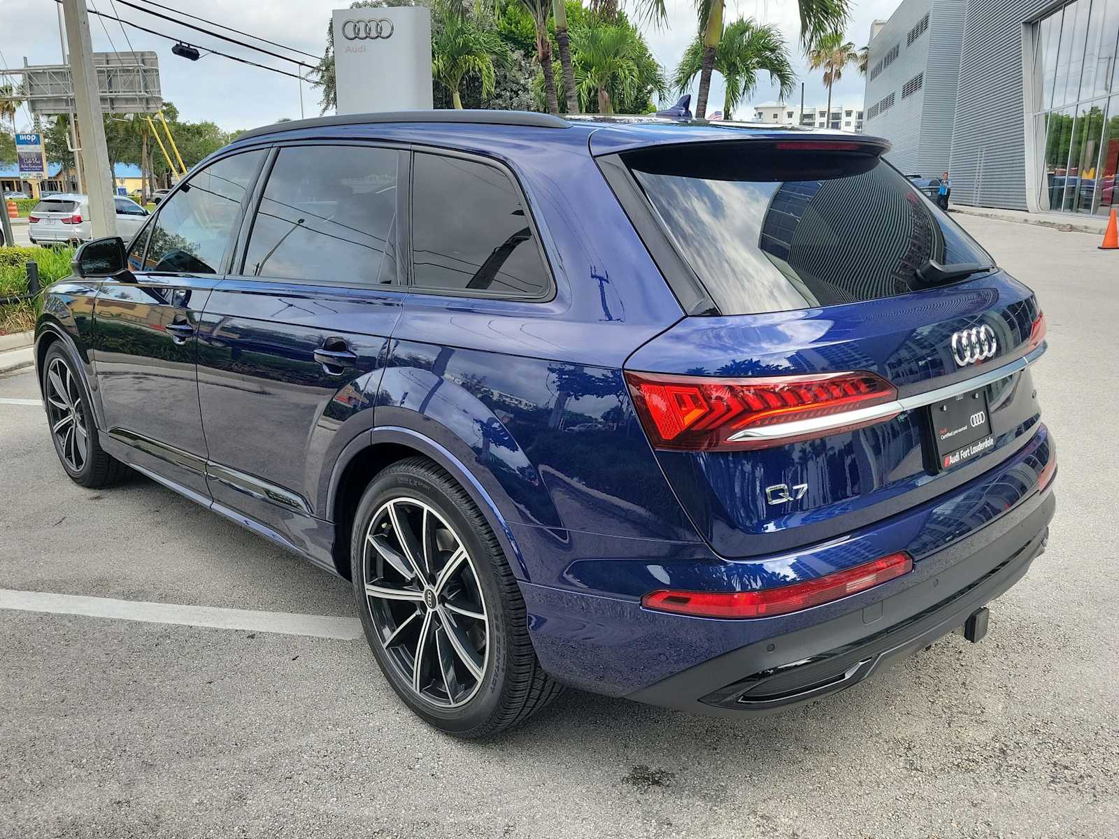 Thumbnail: 2021 Audi Q7 - 3