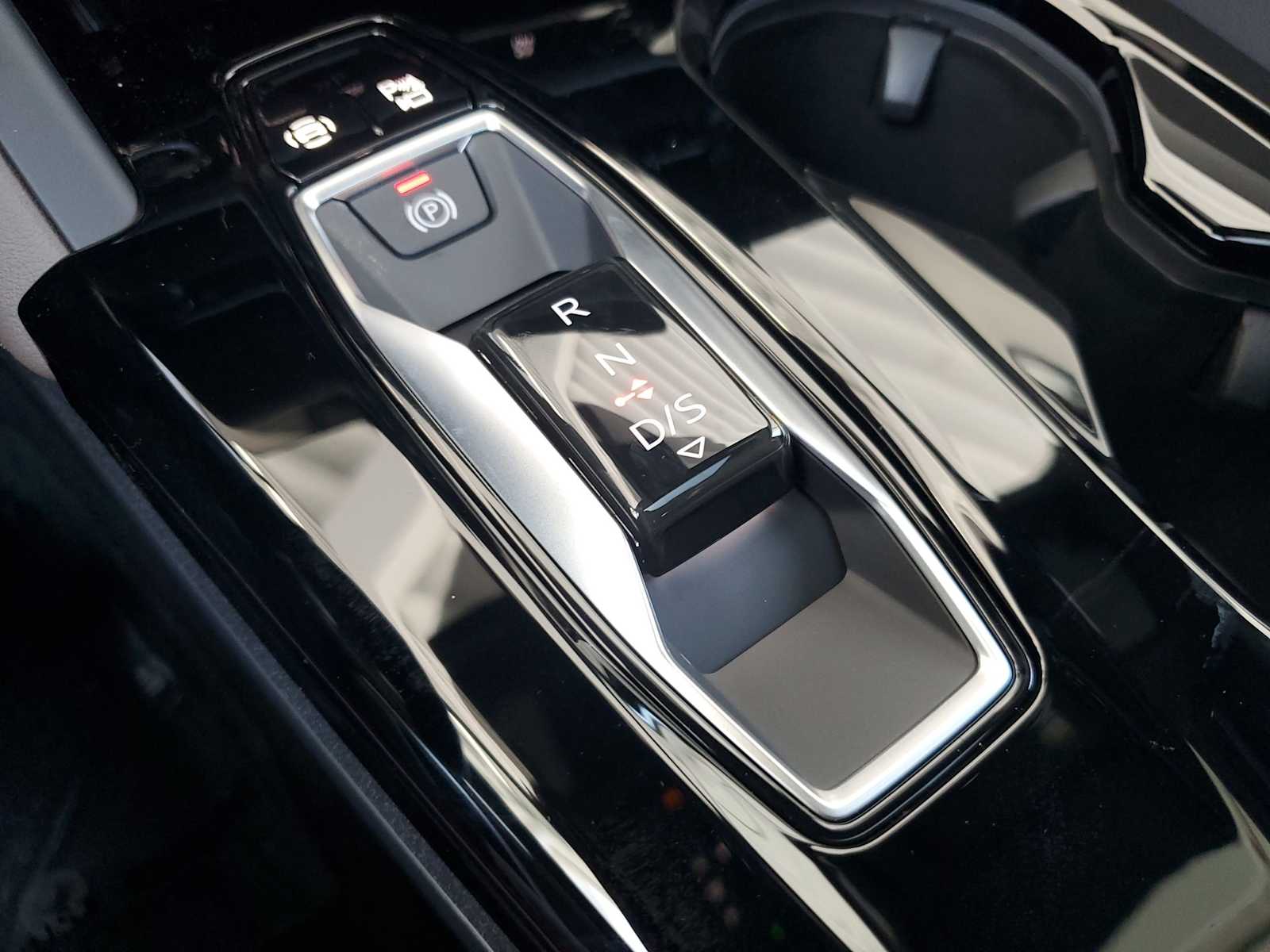 Thumbnail: 2025 Audi Q5 - 22