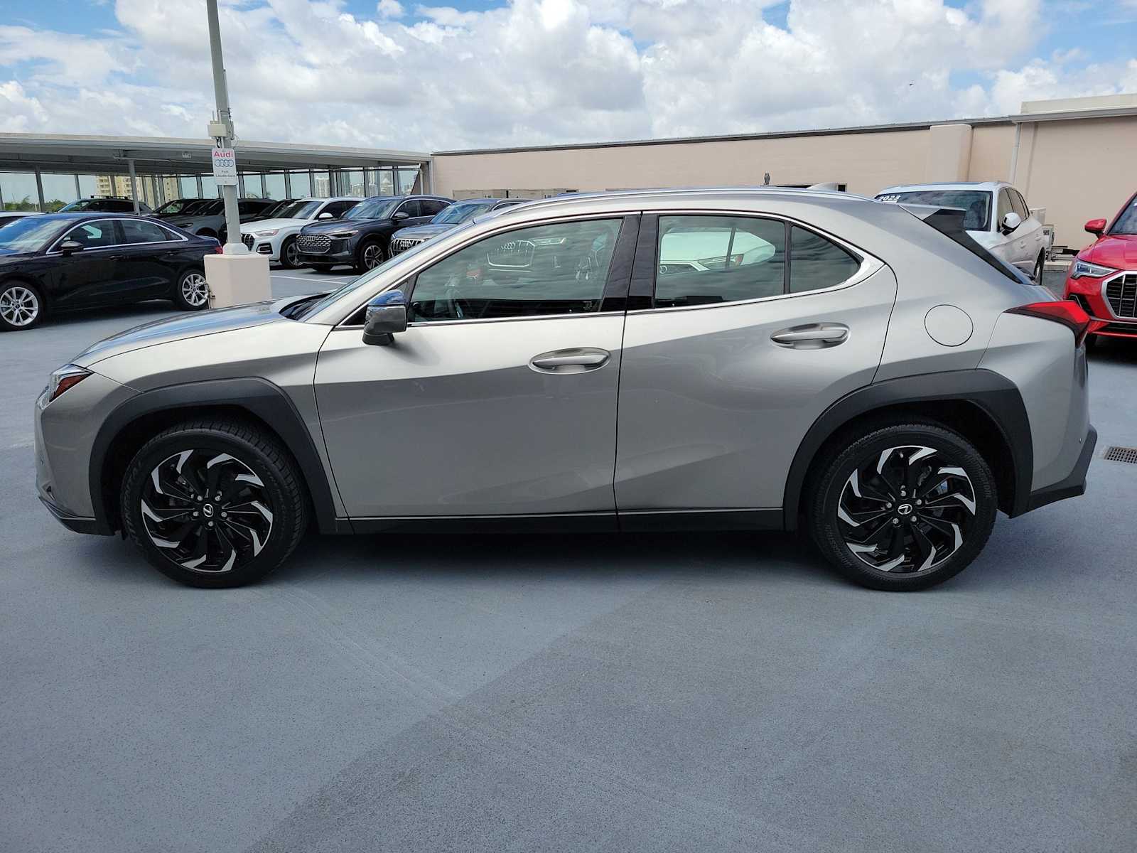 Thumbnail: 2021 Lexus UX - 3