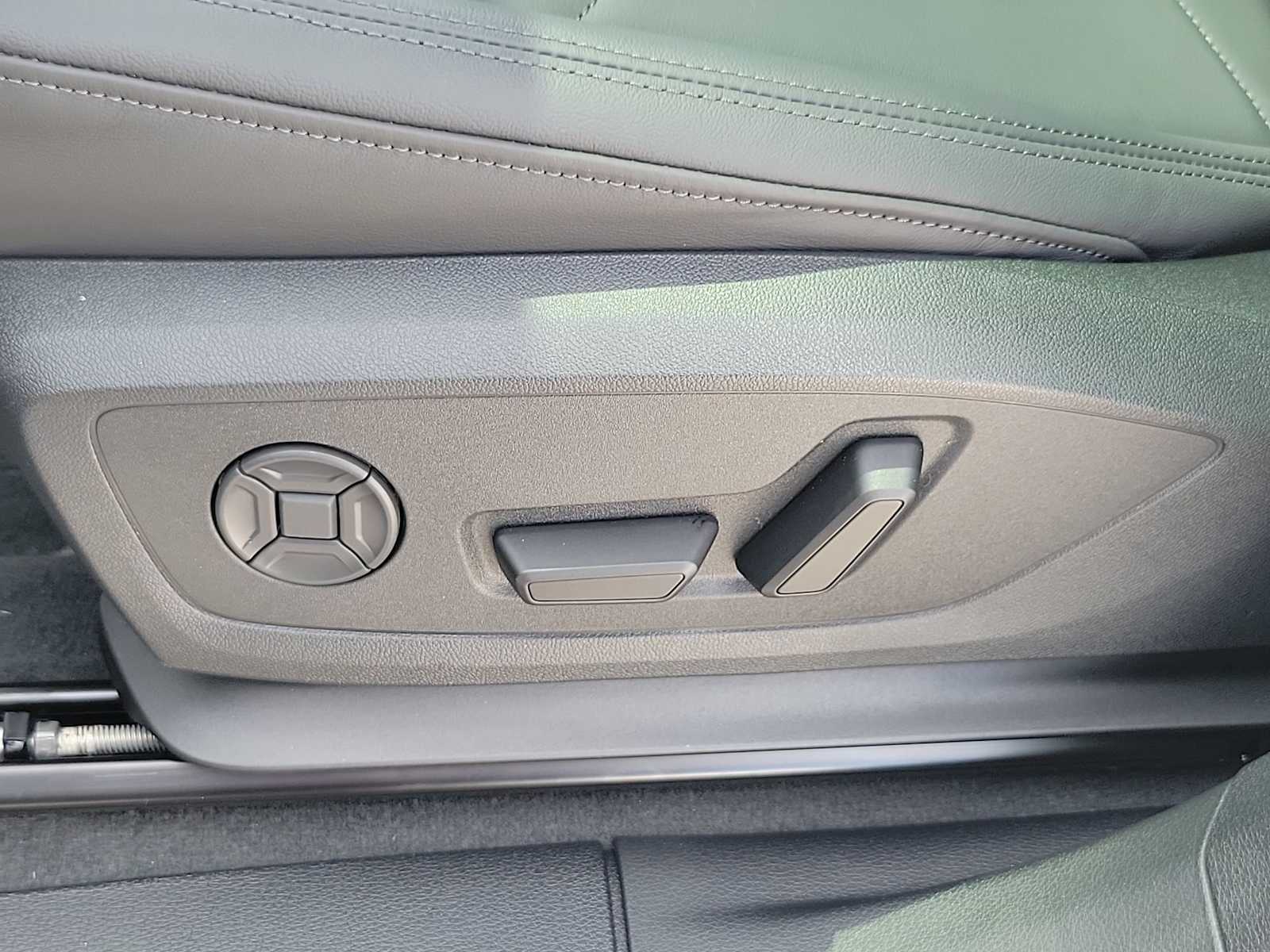 Thumbnail: 2025 Audi Q3 - 16