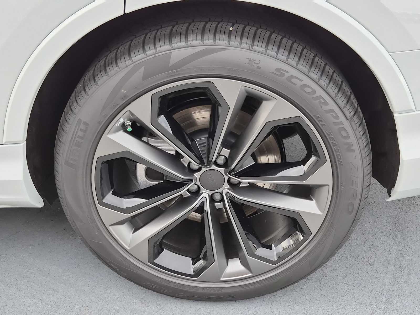 Thumbnail: 2026 Audi Q7 - 12