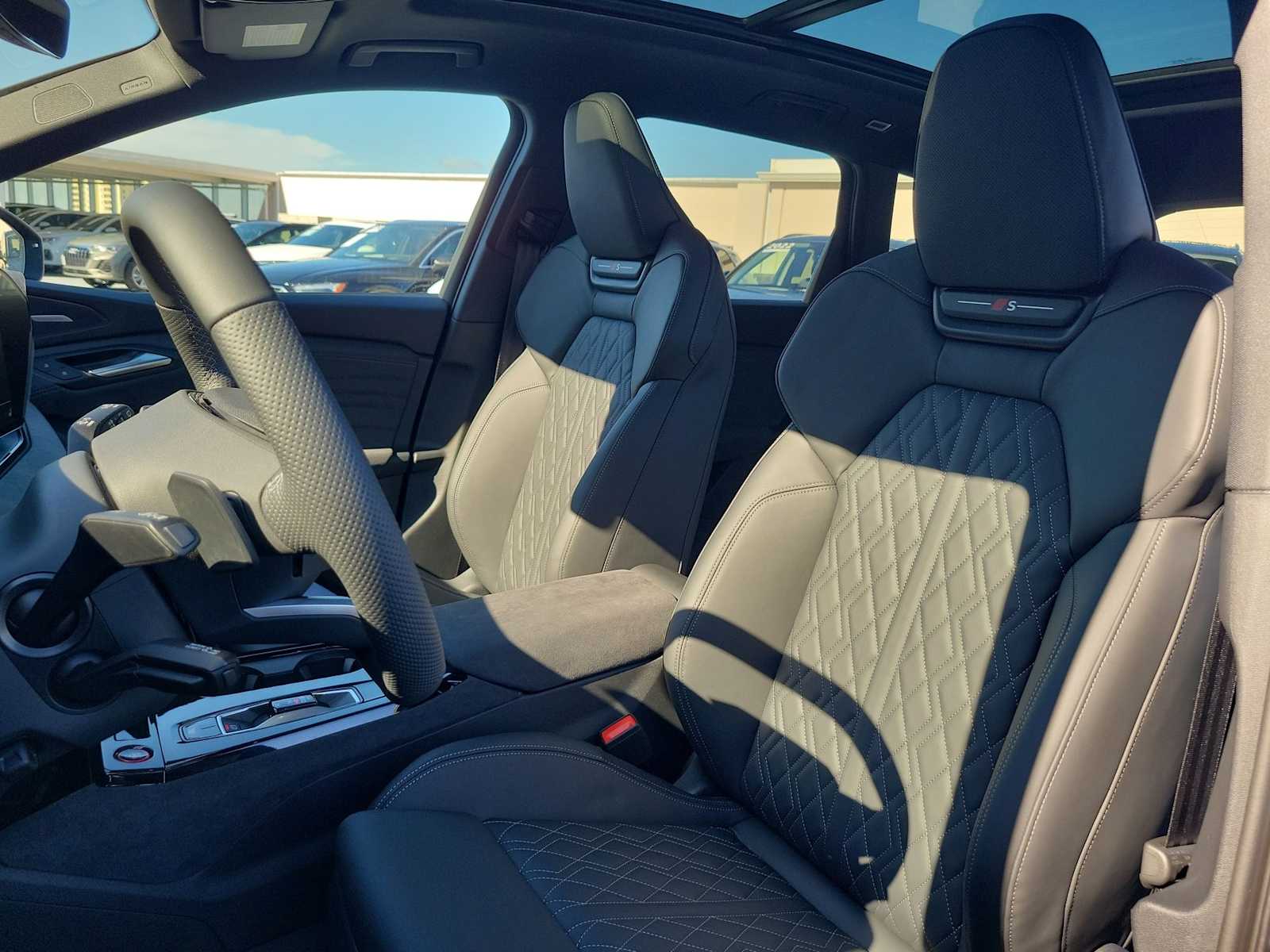 Thumbnail: 2025 Audi SQ6 e-tron - 15
