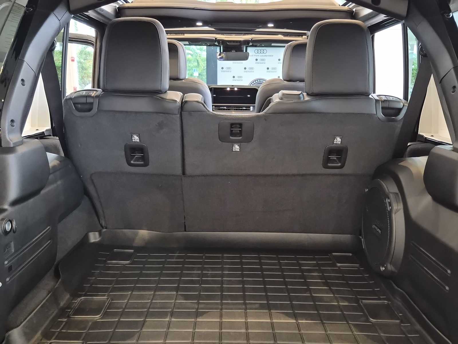 Thumbnail: 2025 Jeep Wrangler - 25