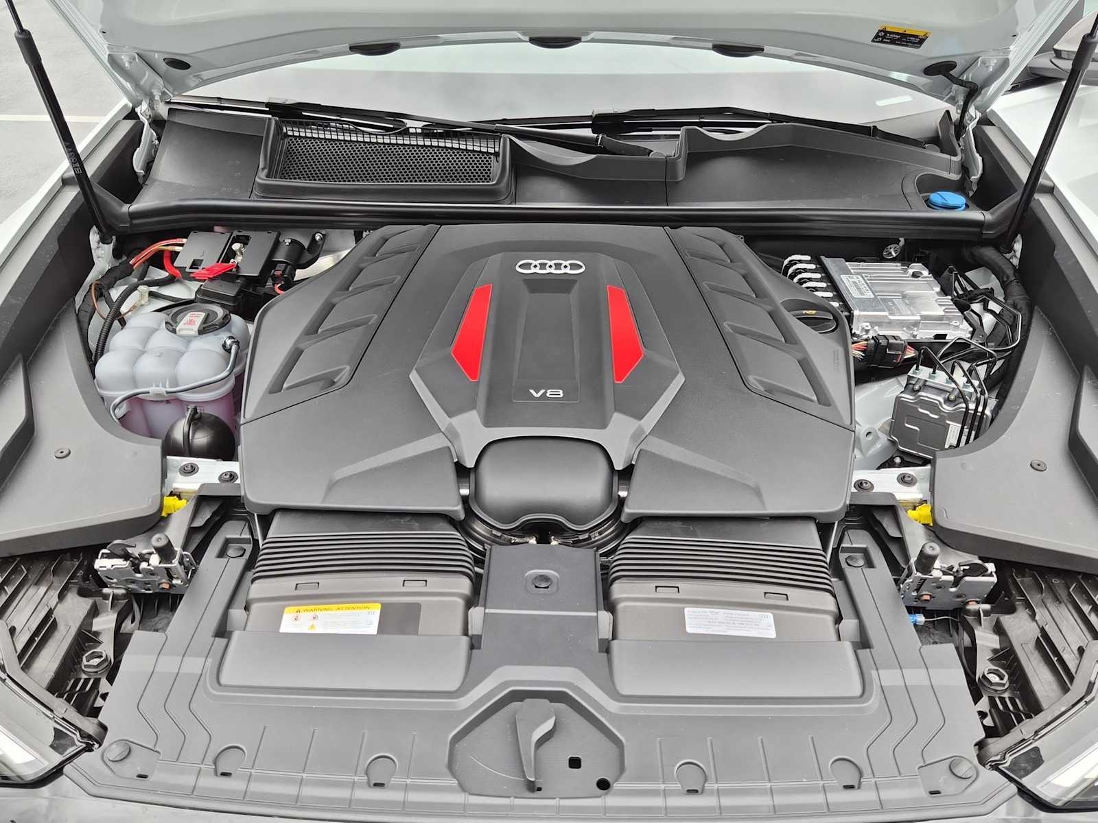 Thumbnail: 2026 Audi SQ8 - 13