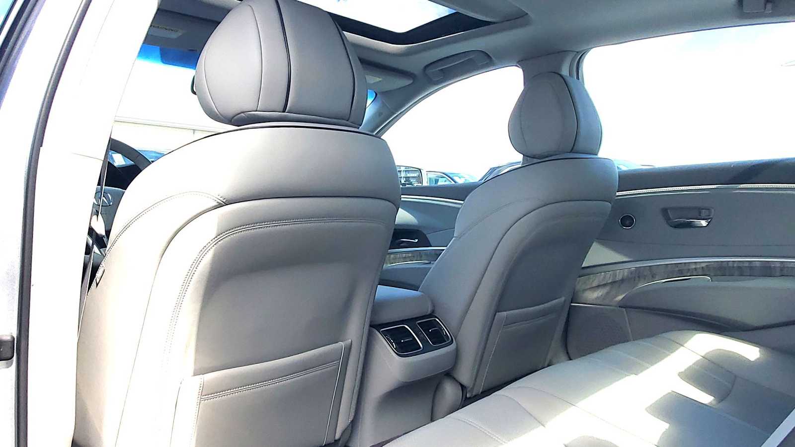 Thumbnail: 2020 Acura RLX - 18