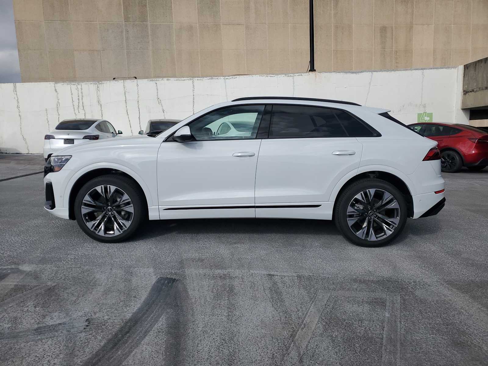 2025 Audi Q8 55 Premium Plus photo 3