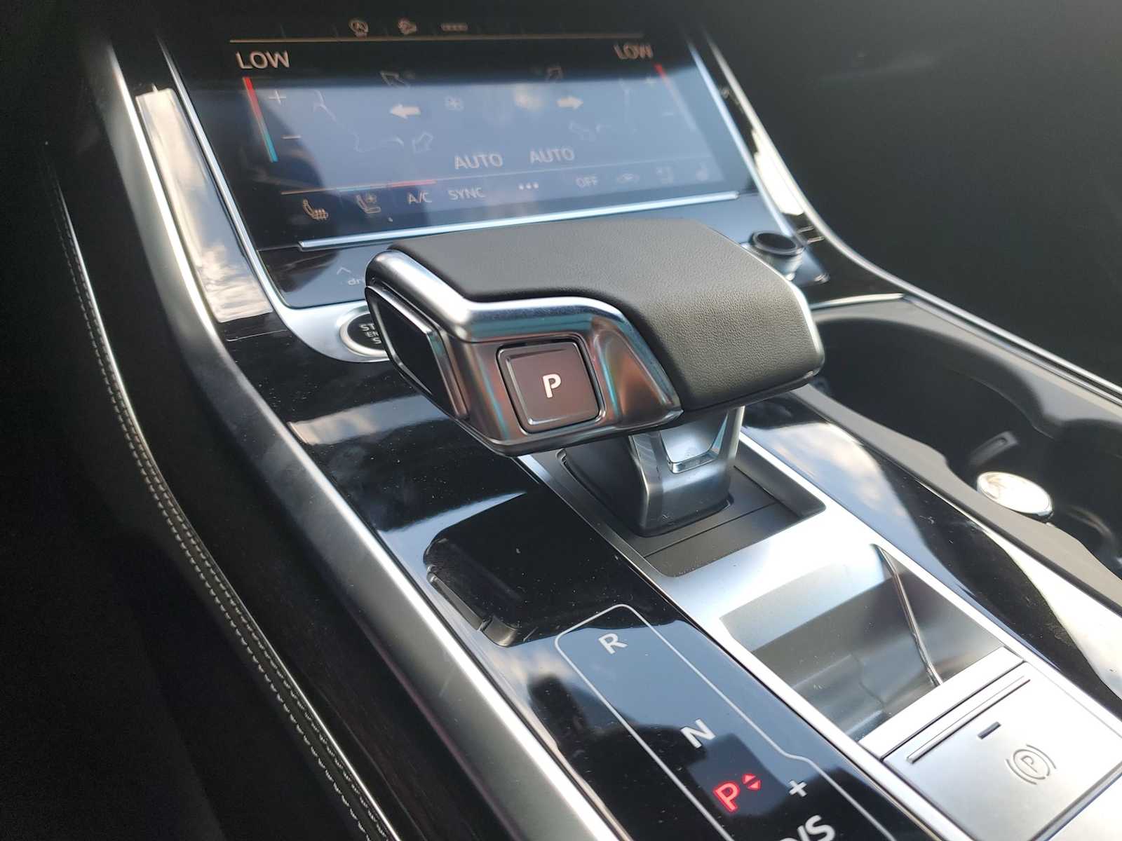 Thumbnail: 2025 Audi Q8 - 22