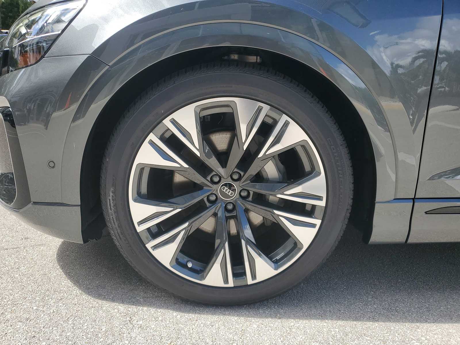 Thumbnail: 2025 Audi Q8 - 9