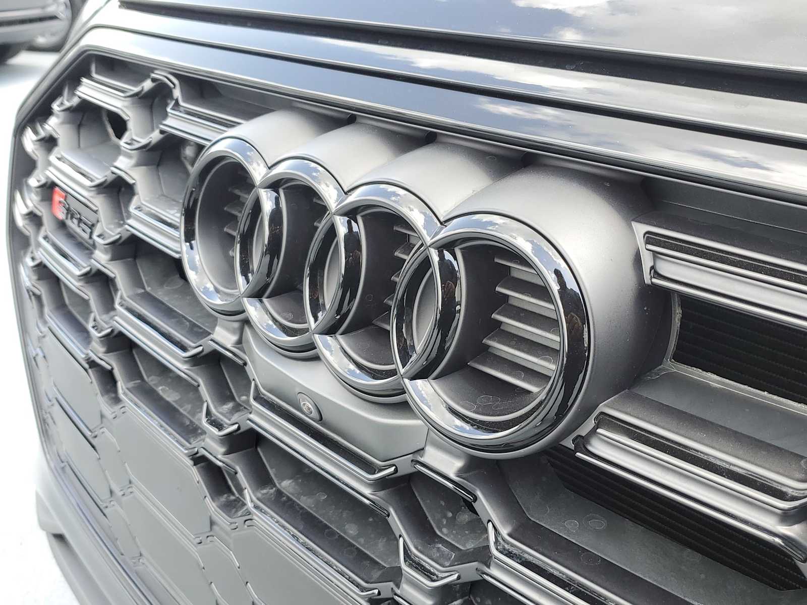 Thumbnail: 2023 Audi SQ5 - 11