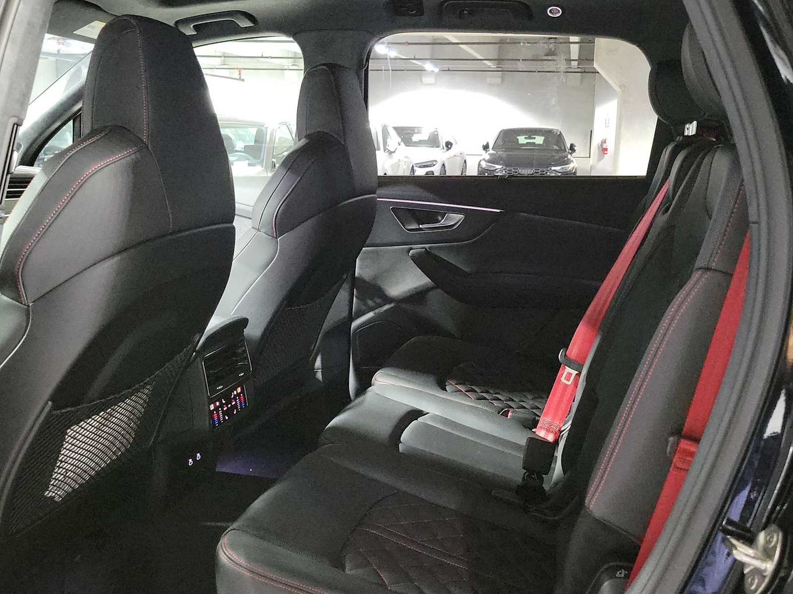Thumbnail: 2026 Audi SQ7 - 16