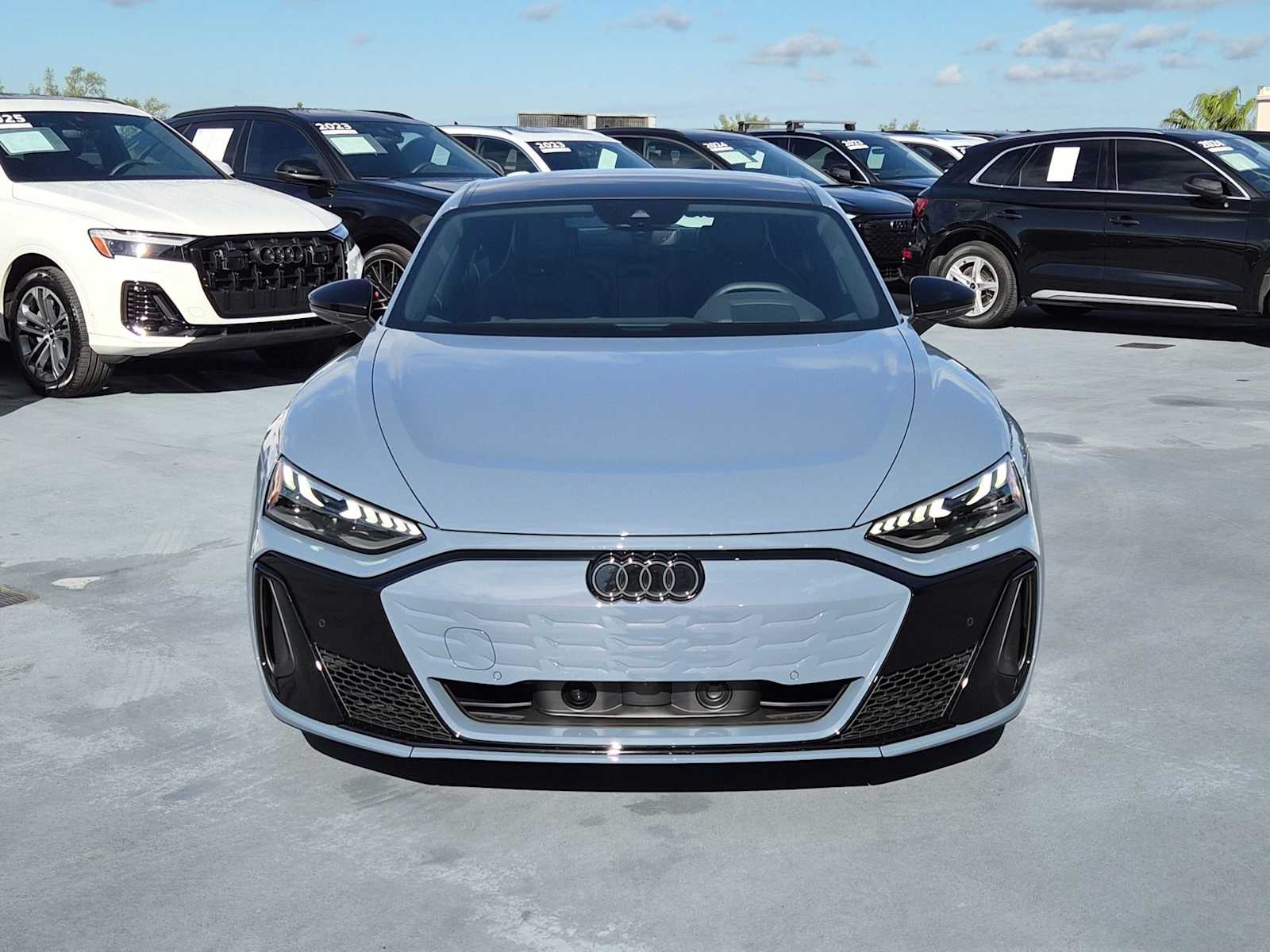 Thumbnail: 2026 Audi e-tron GT - 9