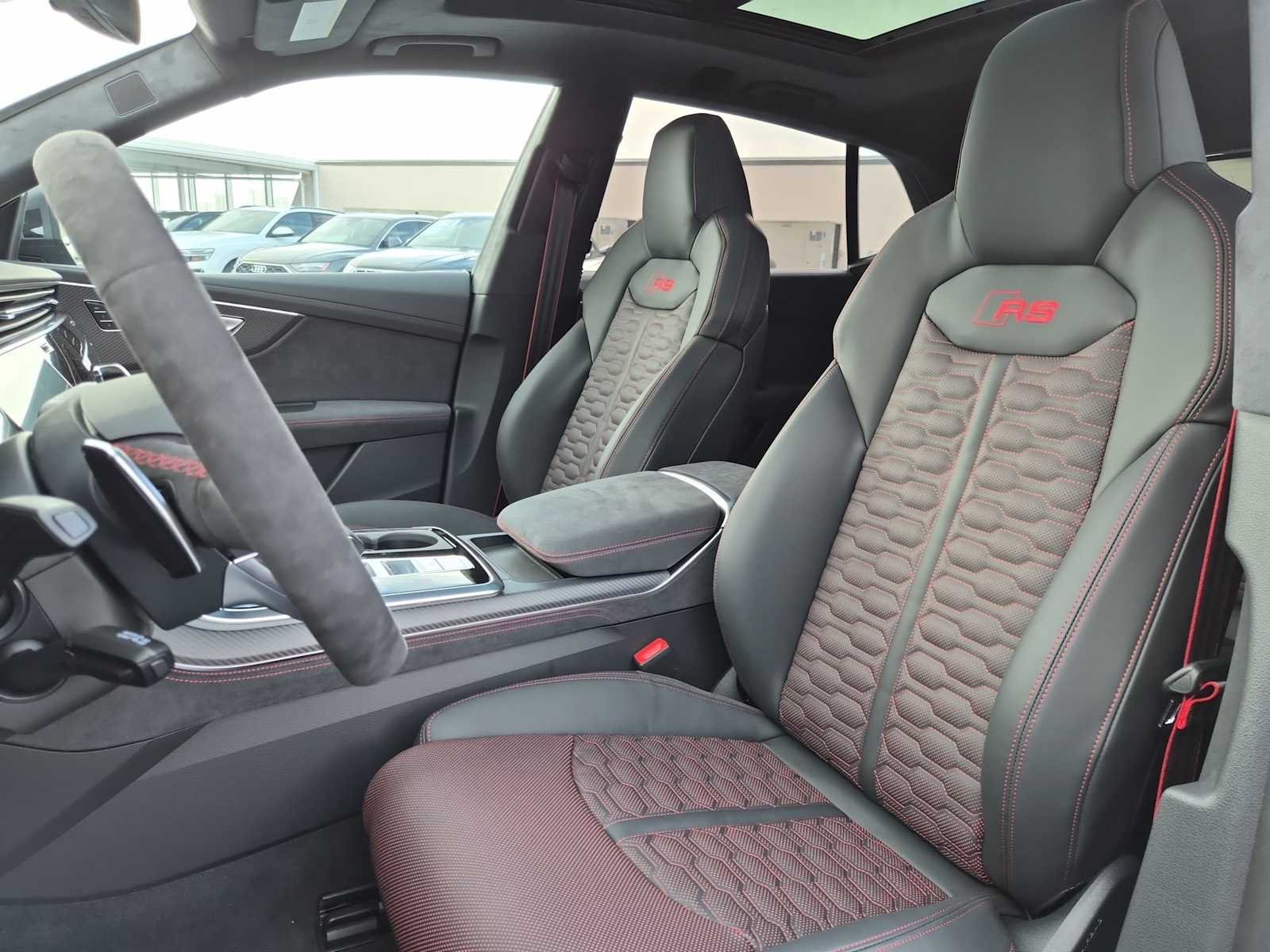 Thumbnail: 2026 Audi RS Q8 - 15