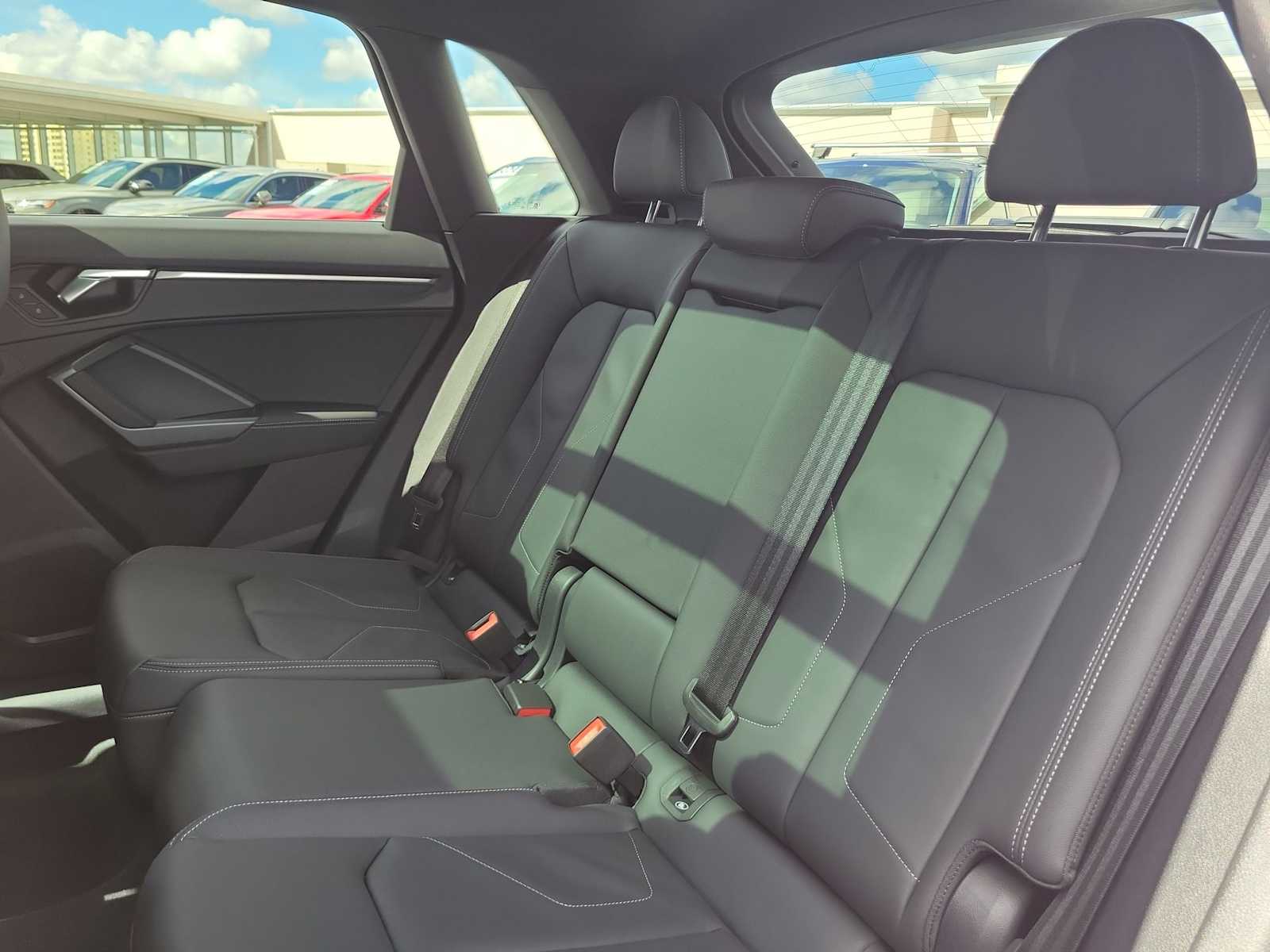 Thumbnail: 2025 Audi Q3 - 19