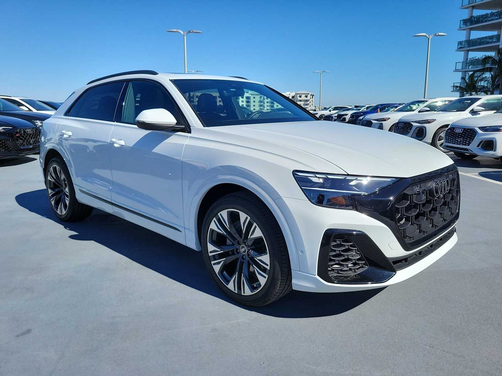 Thumbnail: 2025 Audi Q8 - 8